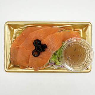 スモークサーモンの彩りサラダ