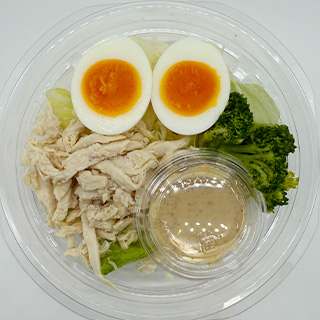 たんぱく質が摂れる鶏むね肉のサラダ